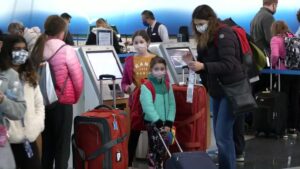 Americans crowd Chicago airport ahead of Christmas holiday