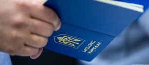 Draft dodgers: Ukrainian men fleeing conscription
