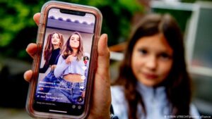 Should kids be banned from Social Media?