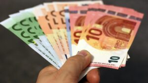 Italy cracks down on Naples' money printing industry