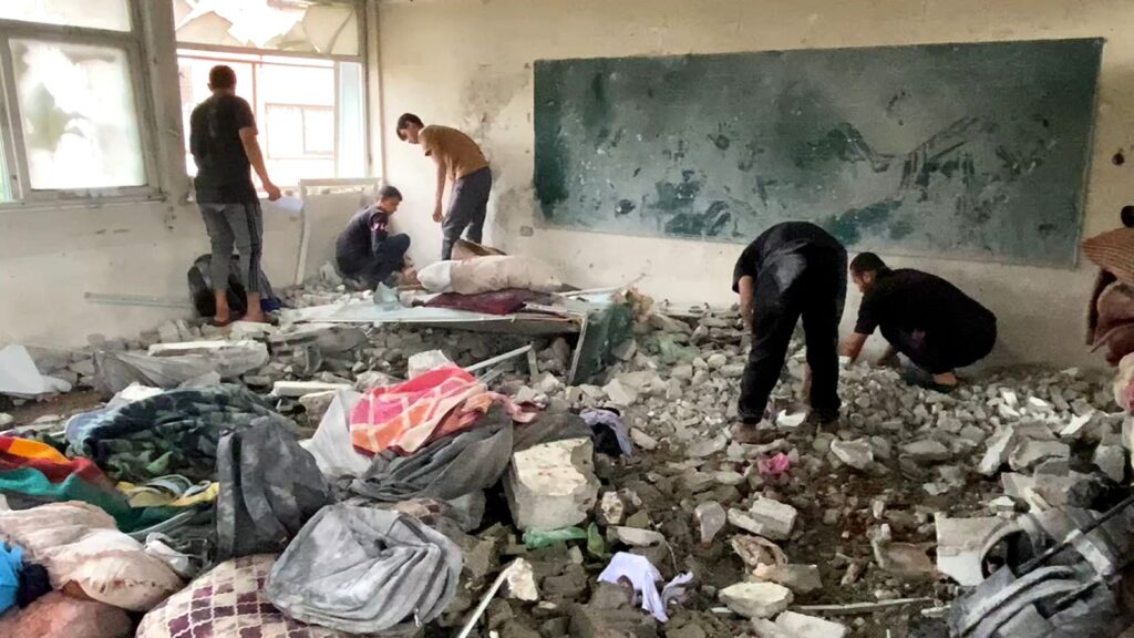 No, the BBC did not remove a report about Gaza with ‘multiple headlines’